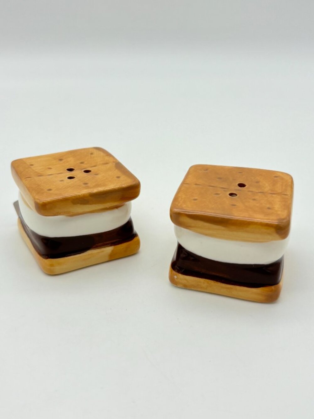 Cracker Barrel Salt & Pepper Shakers, Smores Campfire Camping Snack UNUSED NWT